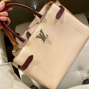 LV LockMe Day Tote 2019